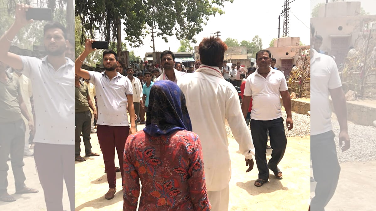 धरने में शामिल हुई डुमेड़ा गांव की 14 वर्षीय पीड़िता | तस्वीर- ज्योति यादव