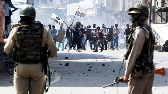 Stone-pelting-in-Kashmir-696x391