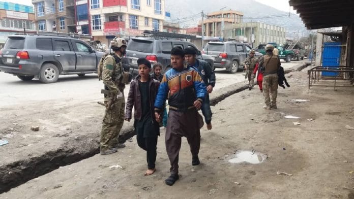 प्रतीकात्मक तस्वीर: हमले के बाद भागते लोग, फाइल फोटो, प्रतीकात्मक तस्वीर /काबुल/टोलो न्यूज