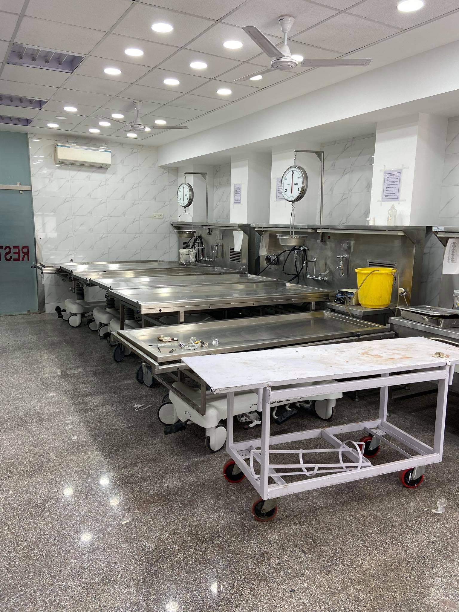 मौलाना आज़ाद मेडिकल कॉलेज मुर्दाघर में यहीं मुर्दों को ऑटोप्सी की जाती है. फ़ोटो: तरुण कृष्णा/दिप्रिंट