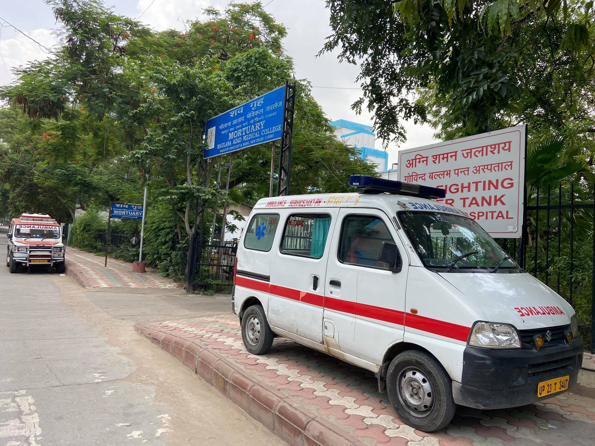 मौलाना आज़ाद मेडिकल कॉलेज का मुर्दाघर. दिल्ली सरकार की सबसे बड़ी कोविड फ़ैसिलिटी एलएनजेपी के कोविड मृतकों का शरीर यहीं आता है.<br /> फ़ोटो: तरुण कृष्णा/दिप्रिंट