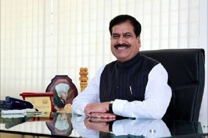 union-minister-of-state-for-railways suresh-angadi
