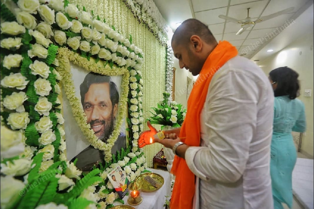 चिराग ने चुनाव से कुछ दिन पहले ही अपने पिता रामविलास पासवान को खोया, अब देखना ये है कि बिहार की जनता उन्हें कितना अपना नेता मानती है/फोटो: प्रवीण जैन/दिप्रिंट