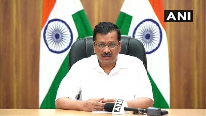 मीडिया से बात करते केजरीवाल