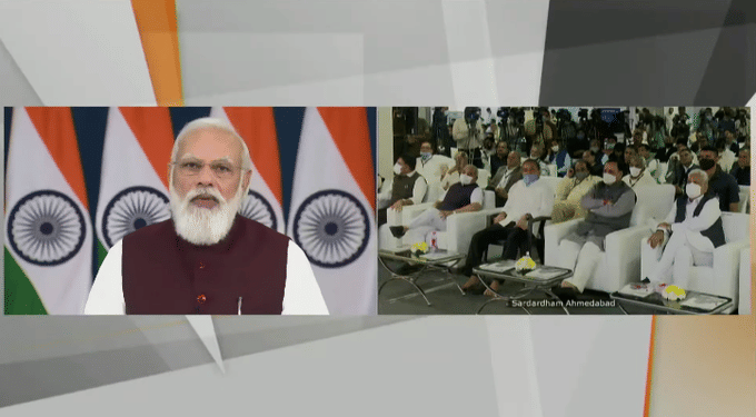वीडियो कॉन्फ्रेंसिंग के जरिए अहमदाबाद में सरदारधाम भवन का उद्घाटन करते पीएम मोदी और गुजरात के मुख्यमंत्री और उप-मुख्यमंत्री आदि | BJP twitter