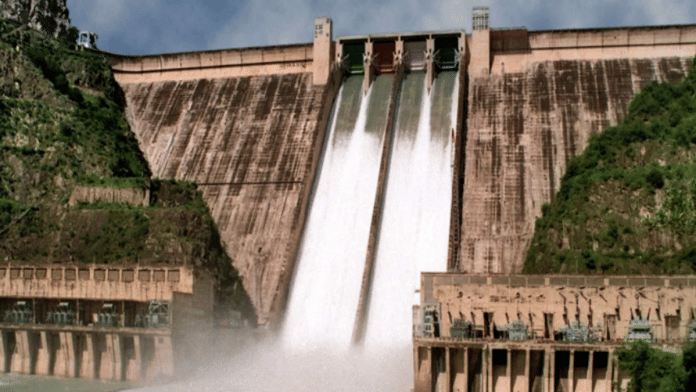 हिमाचल प्रदेश के बिलासपुर में सतलुज नदी पर बने भाखड़ा बांध की तस्वीर | फोटो: ग्रामीण विकास एवं पंचायत विभाग, पंजाब