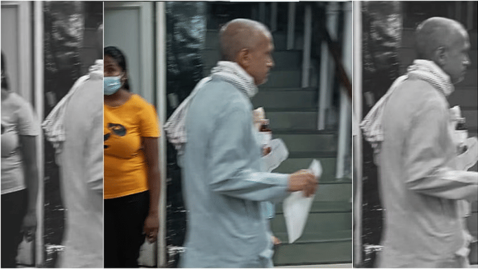 चंडीगढ़ के स्वास्थ्य सचिव यशपाल गर्ग, सेक्टर-32 के गवर्नमेंट मल्टी-स्पेशियलिटी अस्पताल में एक आम आदमी के भेष में | फोटो क्रेडिट: चंडीगढ़ प्रशासन