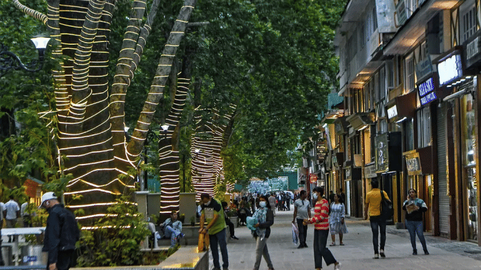 श्रीनगर में जी20 कार्यक्रम से पहले सजे पोलो व्यू बाज़ार का एक नज़ारा