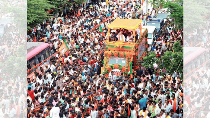 कर्नाटक विधानसभा चुनाव से पहले केंद्रीय गृह मंत्री अमित शाह का रोड शो | फोटो: एएनआई