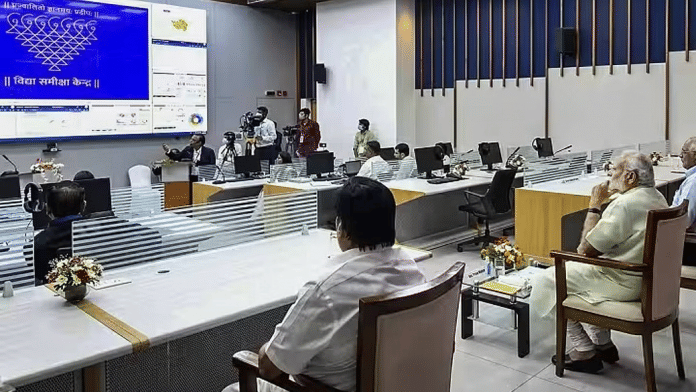 पिछले साल गुजरात के गांधीनगर में विद्या समीक्षा केंद्र में प्रधानमंत्री नरेंद्र मोदी | फोटोः पीआईबी