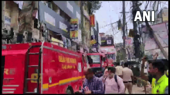 दिल्ली के मुखर्जी नगर इलाके के कोचिंग संस्थान में लगी आग | एएनआई