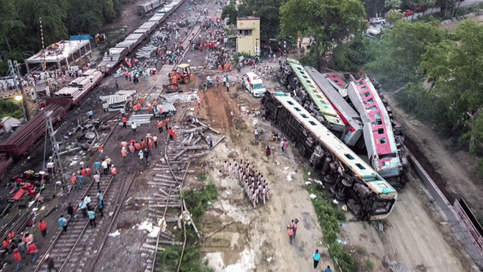 ओडिशा के बालासोर के पास हुई ट्रेन दुर्घटना का दृश्य | फोटो: ANI