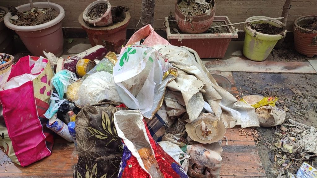 संजीव गुप्ता के घर का सामान जो पानी में खराब हो गया | फाल्गुनी शर्मा/दिप्रिंट