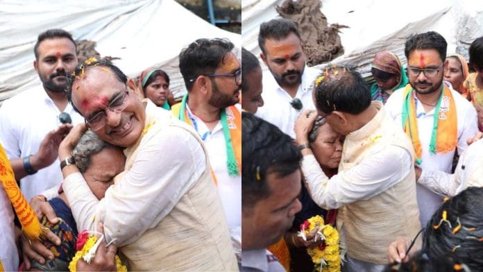 मध्य प्रदेश के सीएम शिवराज सिंह चौहान रोड शो के दौरान बुजुर्ग महिला को गले लगाते हुए