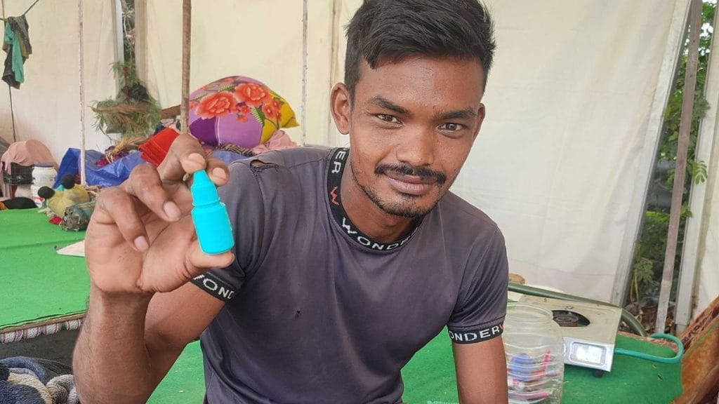 कैंप निवासी वसीम अक्रम | फोटो: फाल्गुनी शर्मा/दिप्रिंट