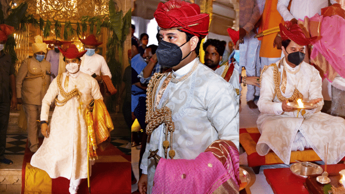 ज्योतिरादित्य सिंधिया अपने पारंपरिक परिधान में/ फोटो: एएनआई