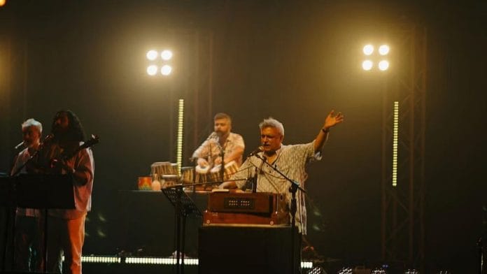 दिल्ली थिएटर फेस्टिवल में पीयूष मिश्रा अपने बैंड बल्लीमारान के साथ | इंस्टाग्राम @ballimaaraan