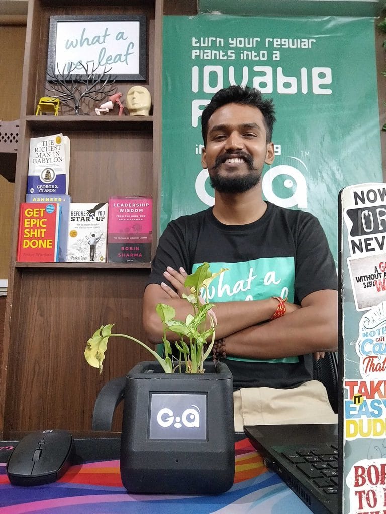 अमन बिरेंद्र जायसवाल अपने पॉट GIA के साथ.