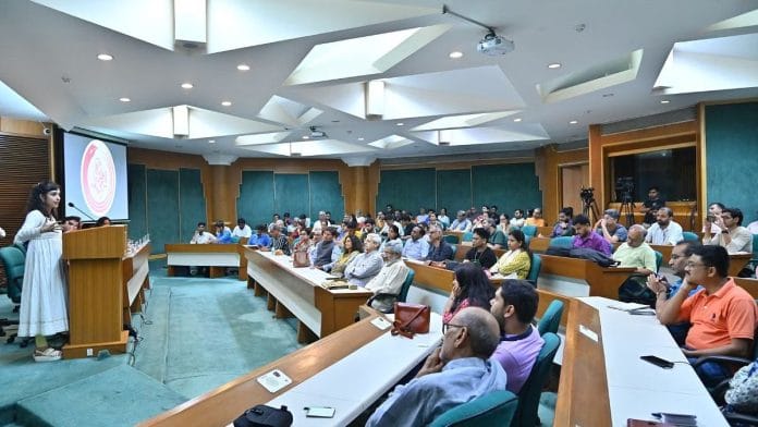 हिन्दी को फ़र्क़ पड़ता है कार्यक्रम में वक्ता और श्रोता | फोटो: स्पेशल अरेंजमेंट