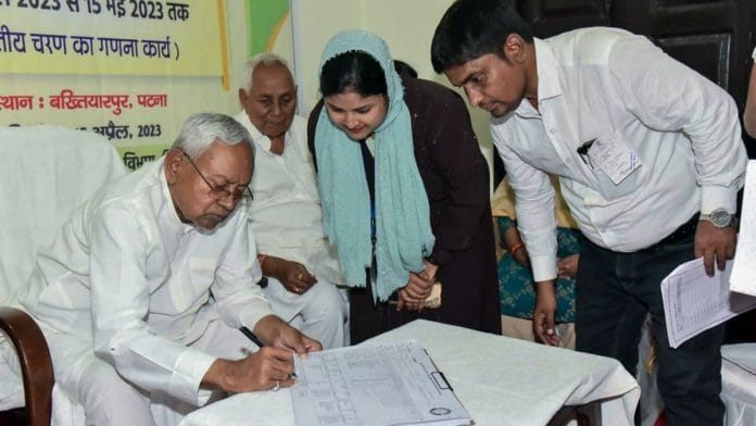 पटना के बख्तियारपुर में जाति गणना के दूसरे चरण के दौरान बिहार के मुख्यमंत्री नीतीश कुमार | एएनआई