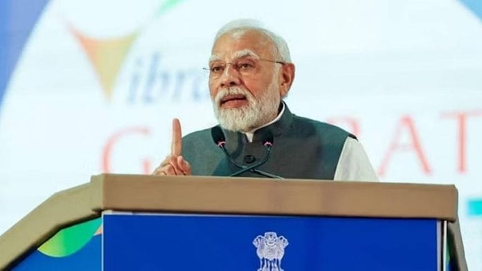 प्रधानमंत्री नरेंद्र मोदी ने पिछले महीने अहमदाबाद में 'वाइब्रेंट गुजरात ग्लोबल समिट' के 20 साल पूरे होने पर एक कार्यक्रम को संबोधित किया फोटोः पीटीआई