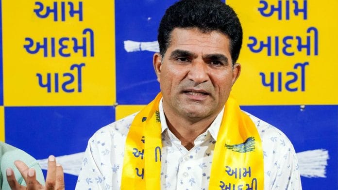 गुजरात आम आदमी पार्टी (आप) के अध्यक्ष इसुदान गढ़वी की फाइल फोटो | एएनआई