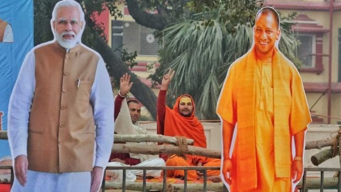 अयोध्या धाम जंक्शन रेलवे स्टेशन उद्घाटन कार्यक्रम के दौरान प्रधानमंत्री नरेंद्र मोदी और उत्तर प्रदेश के मुख्यमंत्री योगी आदित्यनाथ का एक कटआउट | फोटो : प्रवीण जैन / दिप्रिंट