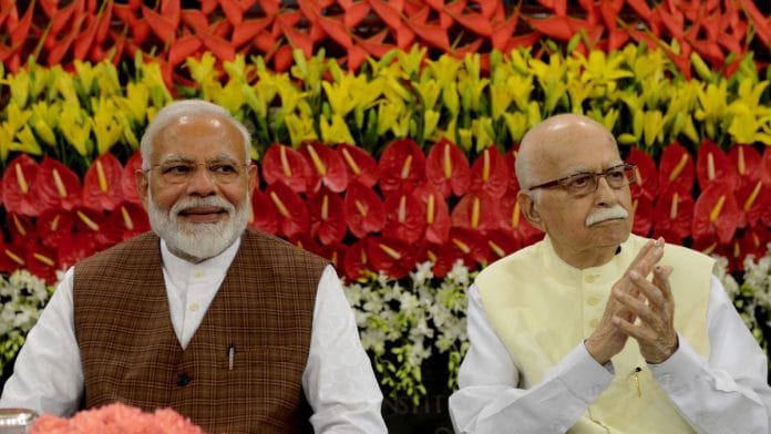 प्रधानमंत्री नरेंद्र मोदी और वरिष्ठ भाजपा नेता एल के आडवाणी | फोटो: एएनआई