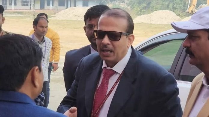 दिसंबर 2023 में शिवहर जिले में केके पाठक, जो बिहार की शिक्षा प्रणाली में सुधार लाने के मिशन पर हैं | फोटो: स्पेशल अरेंजमेंट