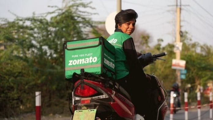 ज़ोमैटो के शाकाहारी-खाने की डिलीवरी वाले फ्लीट की वर्दी | ज़ोमैटो