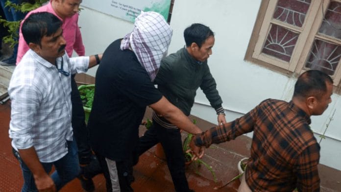 असम के धुबरी में गिरफ्तारी के बाद एनआईए कोर्ट में हारिस फारूकी | एएनआई