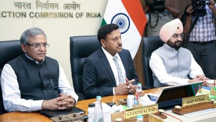 मुख्य चुनाव आयुक्त राजीव कुमार 3 अप्रैल 2024 को एक बैठक की अध्यक्षता करते हुए | प्रतीकात्मक तस्वीर/एएनआई