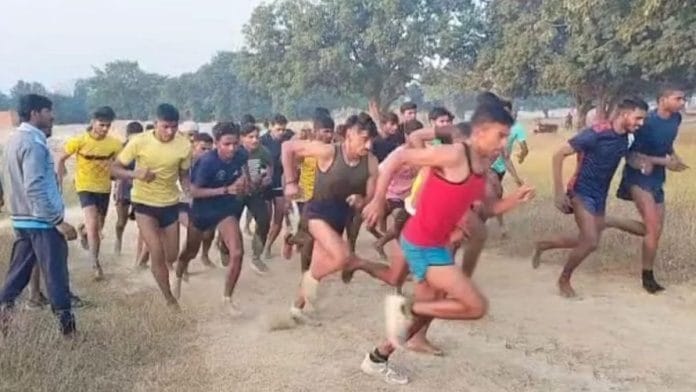 गहमर में सशस्त्र बलों के लिए प्रशिक्षण लेते हुए युवा | फोटो: स्पेशल अरेंजमेंट