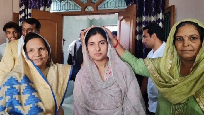 पश्चिमी यूपी के कैराना से इंडिया ब्लॉक की उम्मीदवार इकरा हसन का लंबा राजनीतिक इतिहास रहा है. उनके दादा, पिता और मां सभी यहां सांसद रहे हैं | फोटो: कृष्ण मुरारी/दिप्रिंट