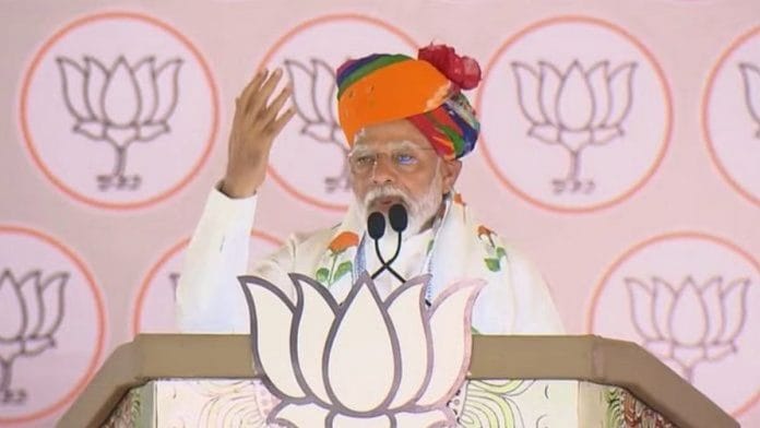 23 अप्रैल को राजस्थान के टोंक-सवाई माधोपुर निर्वाचन क्षेत्र में रैली के दौरान पीएम मोदी ने आरोप लगाया कि कांग्रेस दलितों और पिछड़े वर्गों से आरक्षण “चोरी” करके इसे एक “विशेष समुदाय” को देना चाहती थी | फोटो: एक्स/@BJP4Rajasthan