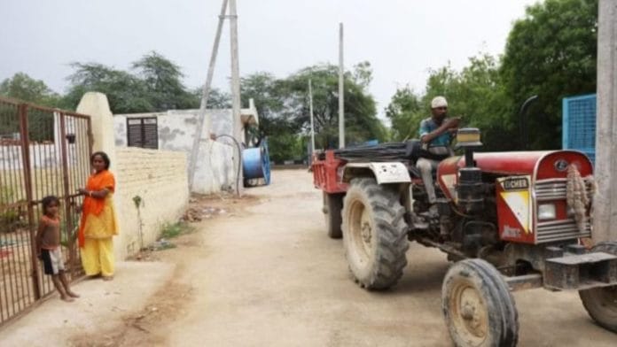 गढ़ी खुसरो गांव के सेक्टर 12 में निर्माण कार्य की फाइल फोटो | मनीषा मोंडल/दिप्रिंट