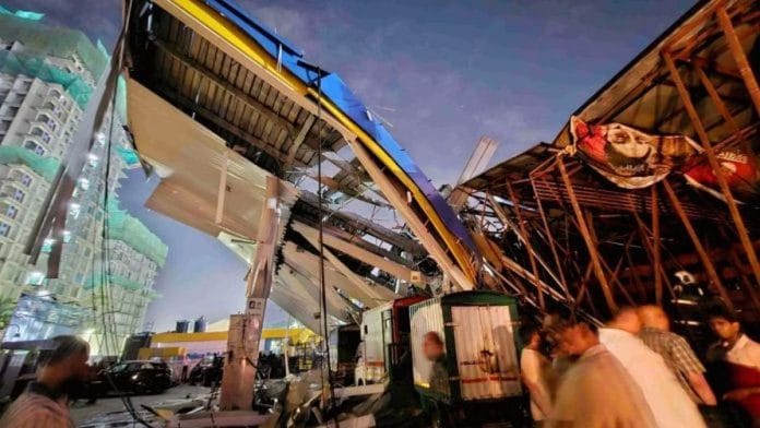 सोमवार को तेज़ हवाओं के बीच मुंबई के घाटकोपर इलाके में 120x120 वर्ग फुट का विशाल “अवैध” होर्डिंग गिरने से 16 लोगों की मौत हो गई | फोटो: एएनआई