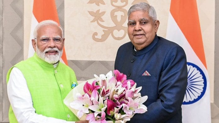 प्रधानमंत्री नरेन्द्र मोदी ने बुधवार को राष्ट्रपति द्रौपदी मुर्मू को अपना इस्तीफा सौंपने के तुरंत बाद उपराष्ट्रपति जगदीप धनखड़ से मुलाकात की | फोटो: एएनआई