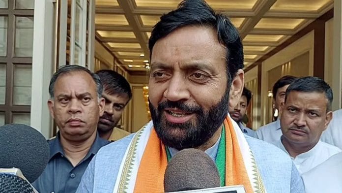 हरियाणा के मुख्यमंत्री नायब सिंह सैनी ने करनाल में जेजेपी और कांग्रेस द्वारा विधानसभा में शक्ति परीक्षण की मांग पर मीडिया से बात की | एएनआई