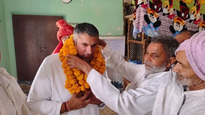 पार्टी के एक कार्यक्रम में अनिरुद्ध चौधरी | फोटो: फेसबुक/अनिरुद्ध चौधरी