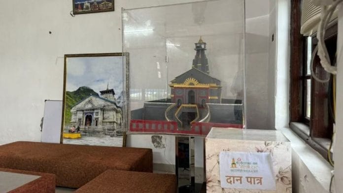 दिल्ली के बुराड़ी में केदारनाथ मंदिर का तैयार मॉडल | फोटो: सागरिका किस्सू/दिप्रिंट