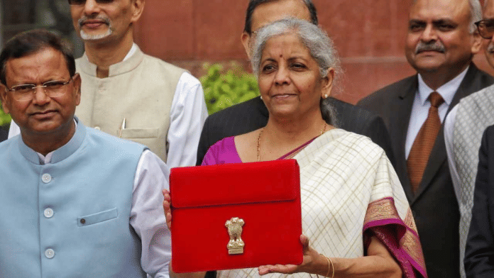 वित्त मंत्री निर्मला सीतारमण पारंपरिक ‘बही-खाता’ शैली की थैली में लिपटा डिजिटल टैबलेट लिए मंगलवार को संसद के लिए रवाना हुईं | फोटो: प्रवीण जैन/दिप्रिंट