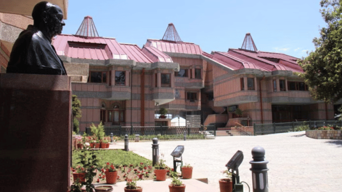 मसूरी में लाल बहादुर शास्त्री राष्ट्रीय प्रशासन अकादमी में कर्मशिला भवन | फोटो क्रेडिट: lbsnaa.gov.in