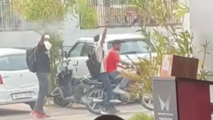 हरियाणा के हिसार में महिंद्रा कार डीलरशिप पर गोलीबारी की घटना का वीडियो | एक्स