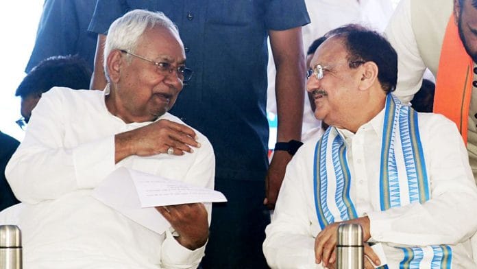 बिहार के मुख्यमंत्री नीतीश कुमार शुक्रवार को पटना में इंदिरा गांधी आयुर्विज्ञान संस्थान में नवनिर्मित क्षेत्रीय नेत्र संस्थान के उद्घाटन के दौरान केंद्रीय स्वास्थ्य मंत्री और भारतीय जनता पार्टी (भाजपा) के राष्ट्रीय अध्यक्ष जेपी नड्डा के साथ बातचीत करते हुए | एएनआई