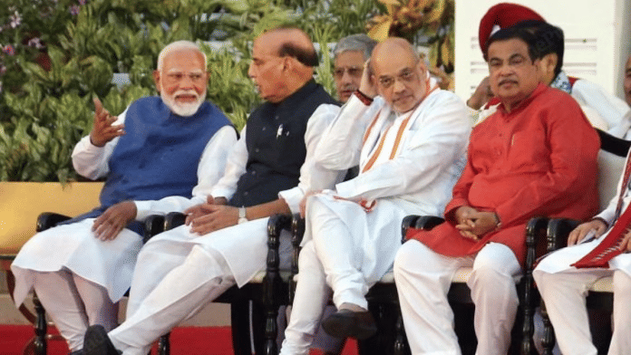 शपथ ग्रहण समारोह के दौरान राजनाथ सिंह, अमित शाह और नितिन गडकरी के साथ प्रधानमंत्री मोदी | प्रवीण जैन/दिप्रिंट