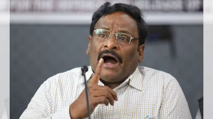 दिल्ली के एचकेएस सुरजीत भवन में आयोजित एक प्रेस कॉन्फ्रेंस में बोलते हुए जीएन साईबाबा की फाइल फोटो | क्रेडिट: मनीषा मोंडल/दिप्रिंट