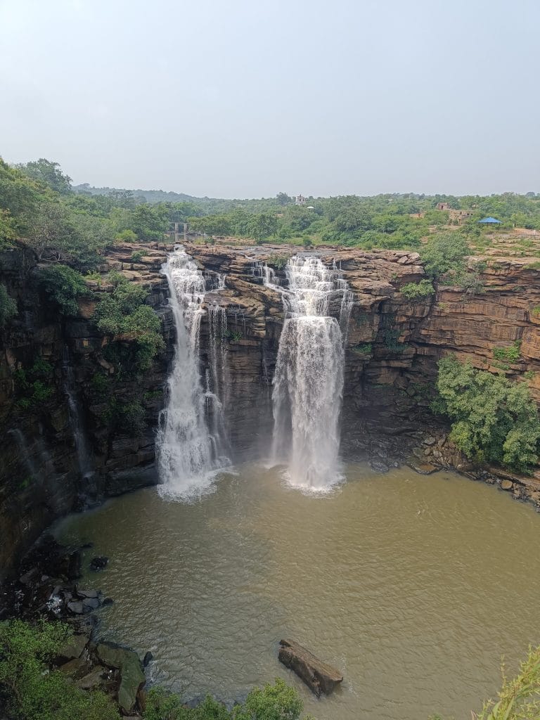 रोहतास में कैमूर पहाड़ियों से बहने वाला एक झरना, धुआं कुंड | फोटो: कृष्ण मुरारी/दिप्रिंट