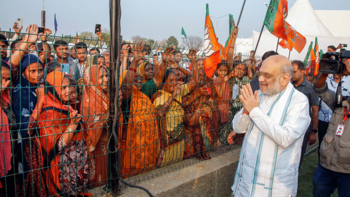 केंद्रीय गृहमंत्री अमित शाह अहमदाबाद में प्रचार के दौरान | फोटो: पीटीआई
