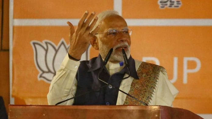 महाराष्ट्र और झारखंड चुनाव के नतीजों के बाद बीजेपी मुख्यालय से जनता का संबोधित करते पीएम मोदी | फोटो :मनीषा मोंडल/दिप्रिंट